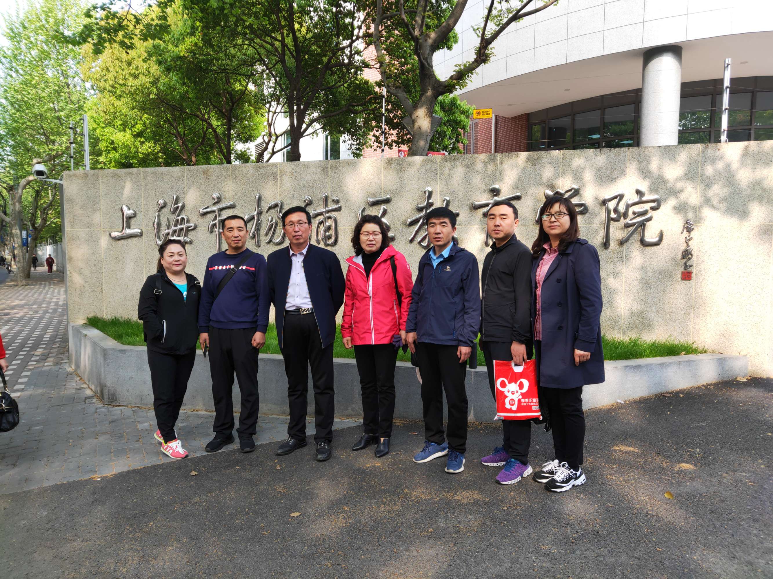 陜西國際商貿學校學費_世青國際學校學費_北京國際職業教育學校北京站學費