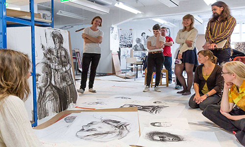 英國(guó) 留學(xué) 論壇_留學(xué)低齡化研究_英國(guó)研究生留學(xué)論壇