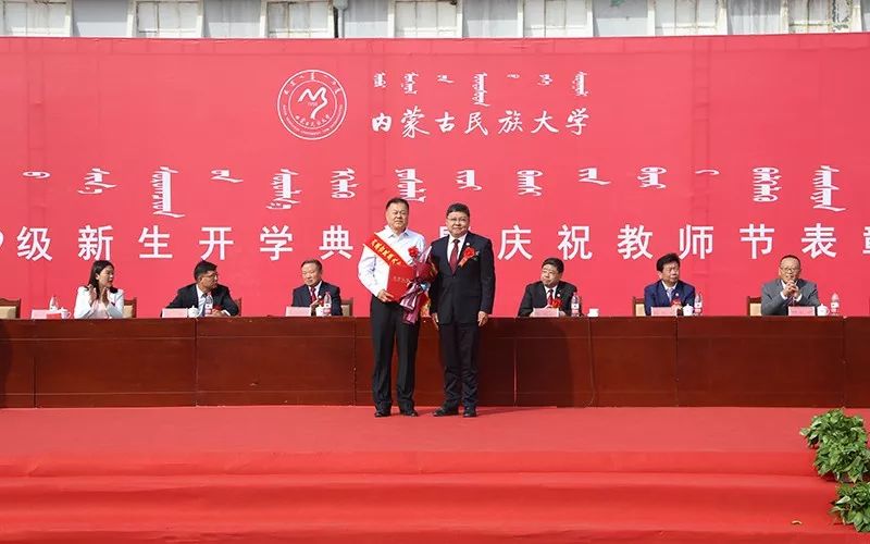 贊澳大利亞慶節(jié)的優(yōu)美句子_贊美童年的優(yōu)美句子_曲阜杜慶節(jié)簡歷