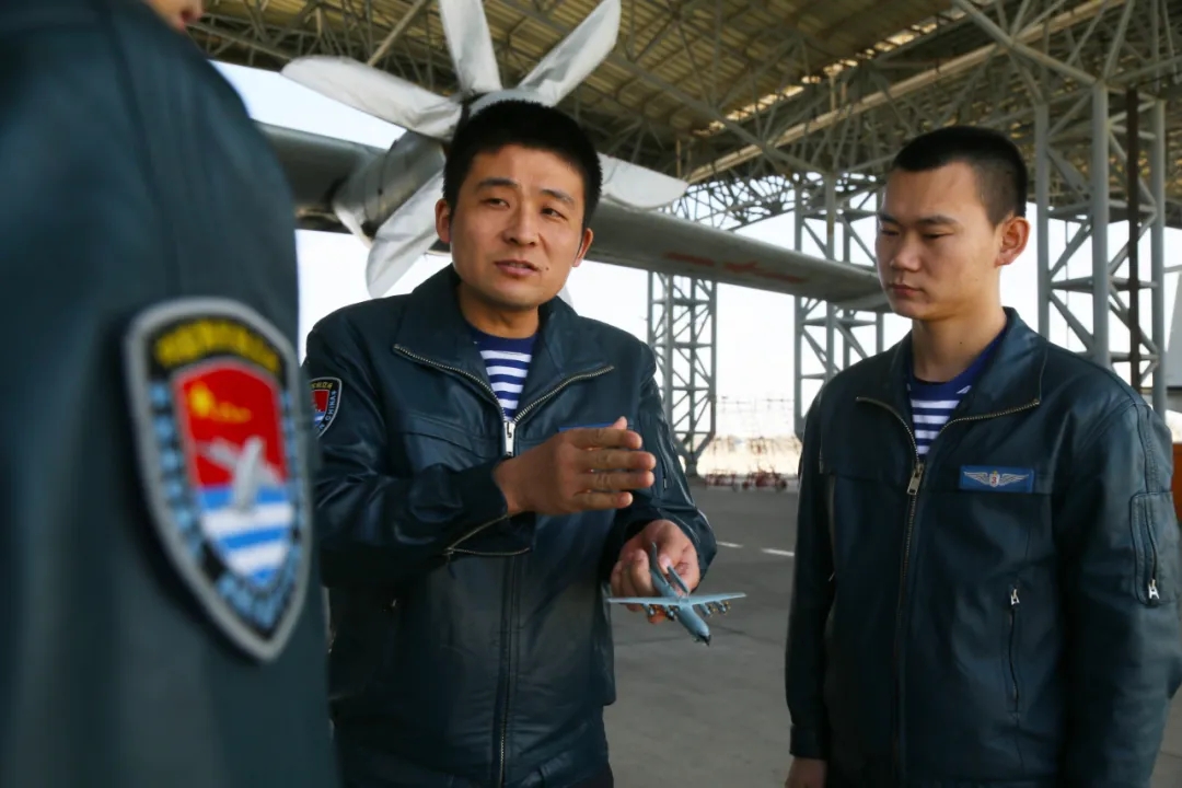 空軍航空大學錄取分數_中國人民解放軍空軍航空大學航空飛行與指揮畢業后_空軍航空大學研究生