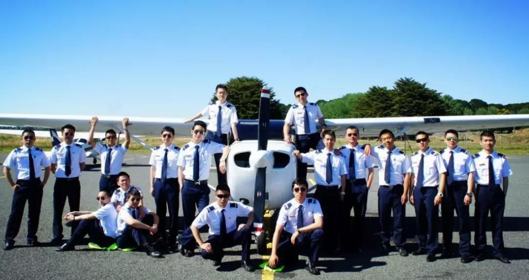 空軍航空大學錄取分數_長春空軍航空大學分數_中國人民解放軍空軍航空大學航空飛行與指揮畢業后