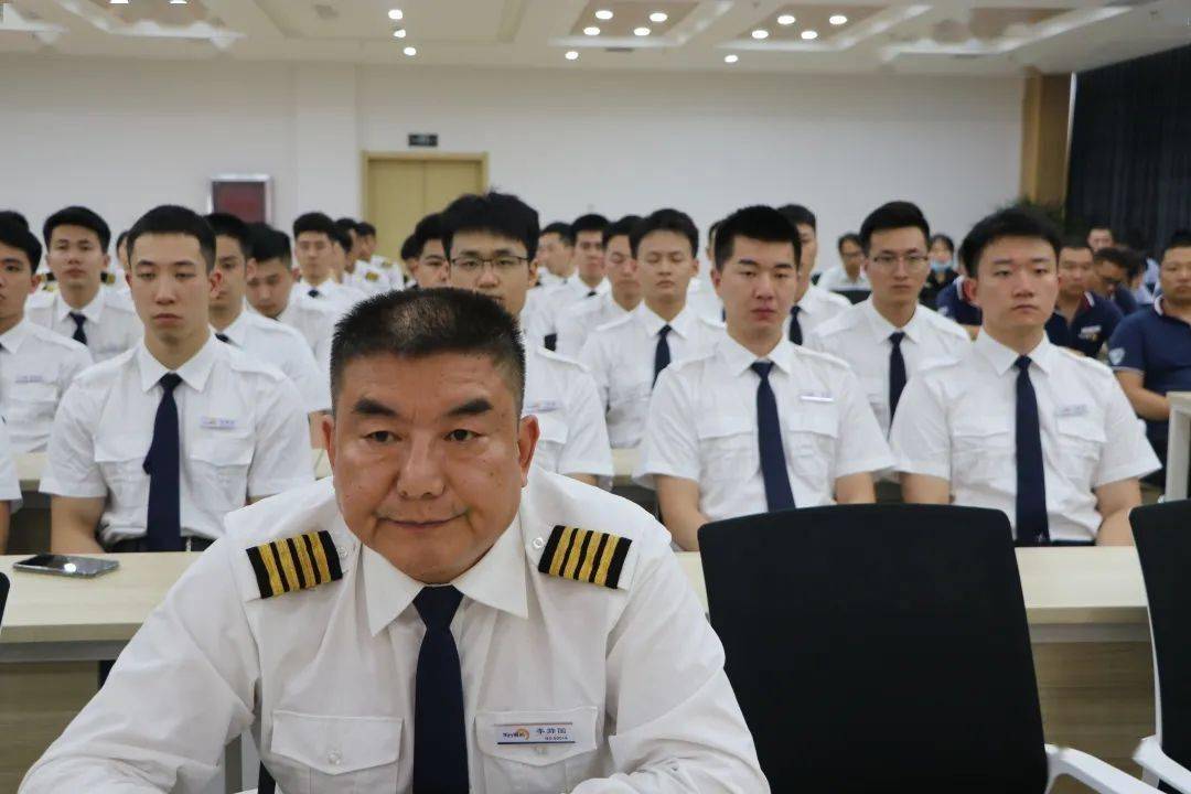 濱州飛行學院飛行學院排名_綿陽飛行職業學院_綿陽飛行學院的飛行教練收入