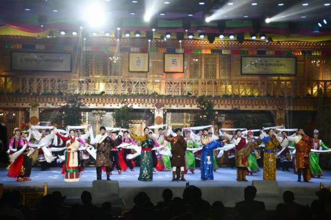 春晚深圳會(huì)場(chǎng)時(shí)間_猴年春晚或設(shè)分會(huì)場(chǎng)_2019年春晚主持春晚主持人名單