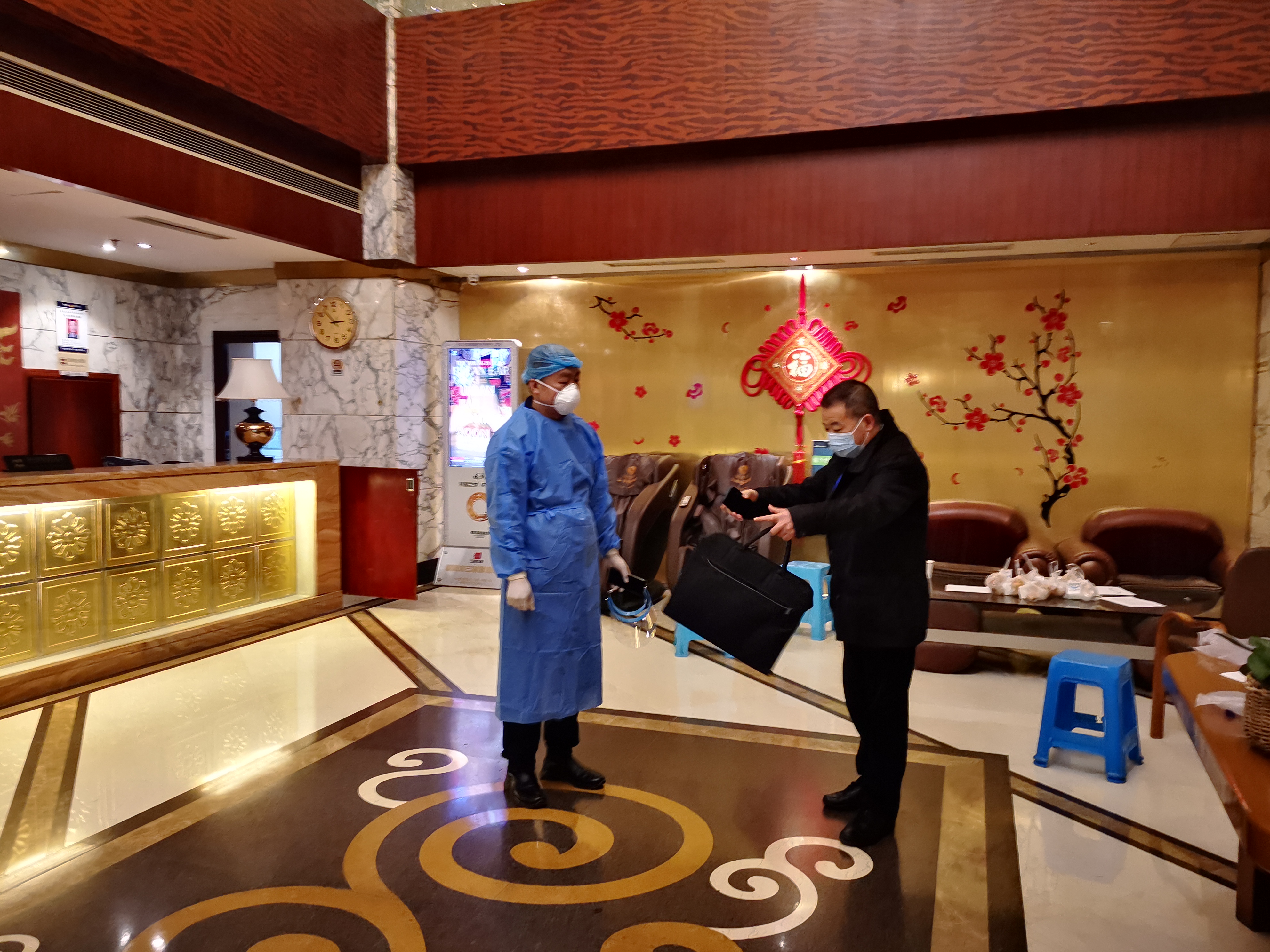 隱藏的歌手回應抄襲質疑_陳偉霆 回應整容質疑_留學生回國隔離期回應質疑