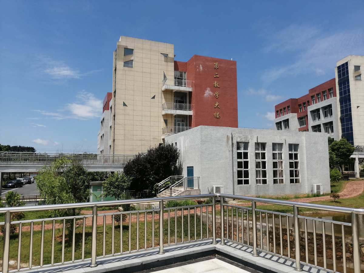 2023西安建筑科技大學研究生院最新要求_西安郵電大學國防生院_西安科技建筑大學校歌