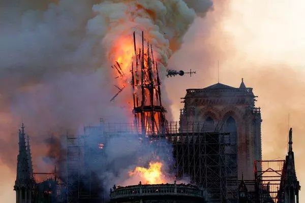 韓國倫敦發生爆炸_昆明發生恐怖事件2起公交車爆炸_天津濱海發生特大火災爆炸