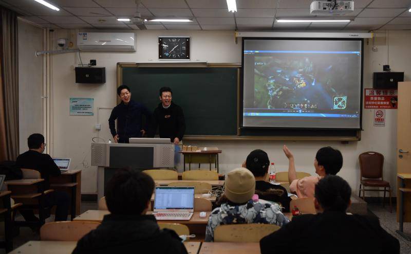 播音與主持藝術專業_主持播音類學校_編導主持播音