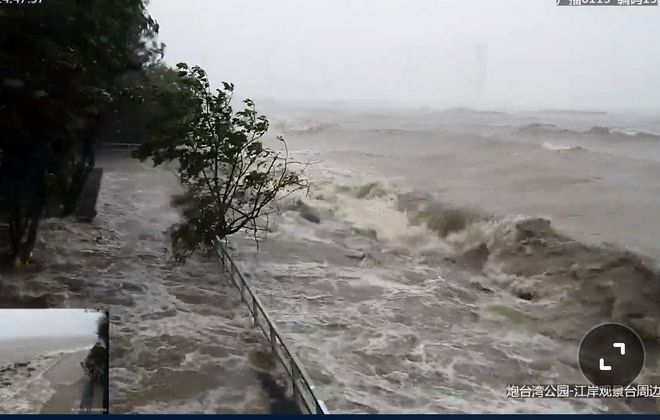 赤峰遭龍卷風襲擊圖片_龍卷風突襲黑龍江_廣州遭龍卷風突襲