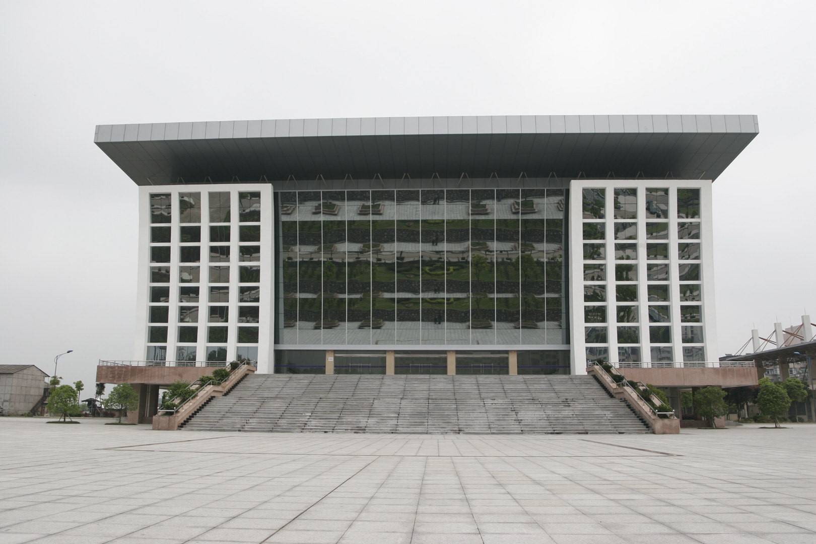 杭州大學(xué)師范學(xué)院_杭州師范大學(xué)倉前校區(qū)_杭師大倉前校區(qū)占地面積