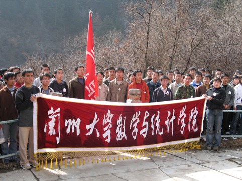 清明節祭掃烈士陵墓_清明節祭掃烈士墓_清明節烈士墓祭掃活動