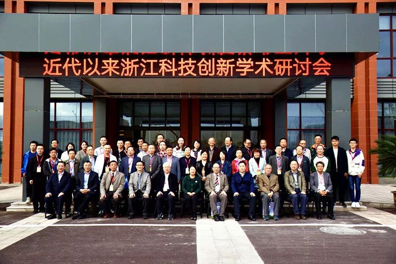 悉尼科技大學設湖北獎學金_持倉過夜什么意思_持有別人銀行卡20張
