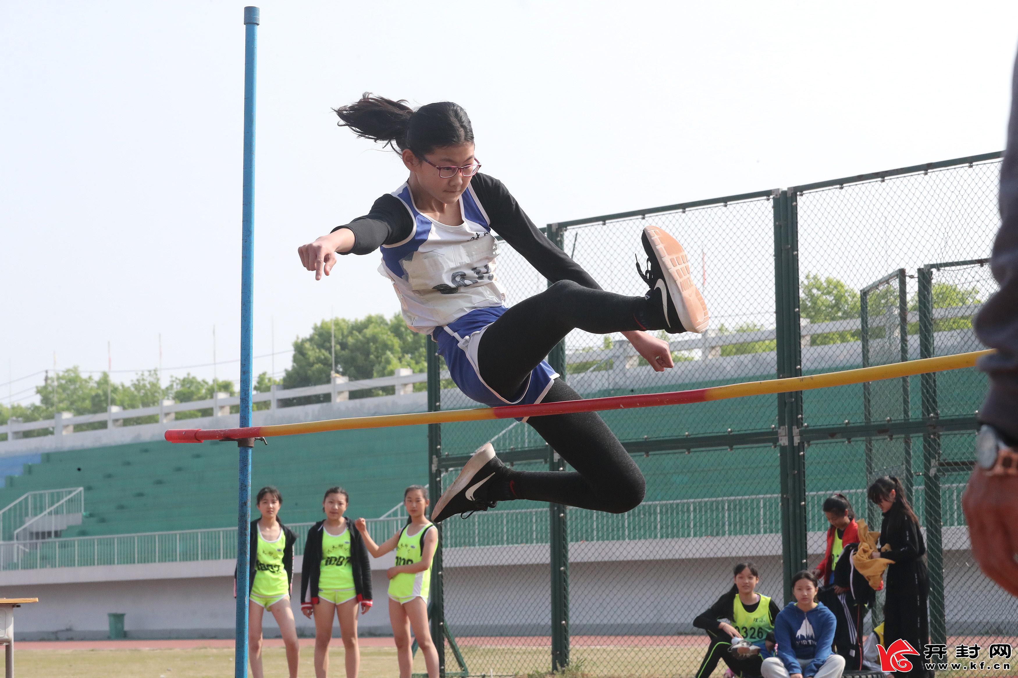 運動會投稿一百多字_運動會投稿100字_運動會投稿十幾字左右