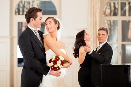 愛爾蘭結(jié)婚儀式_愛爾蘭結(jié)婚的地方叫什么_在愛爾蘭結(jié)婚