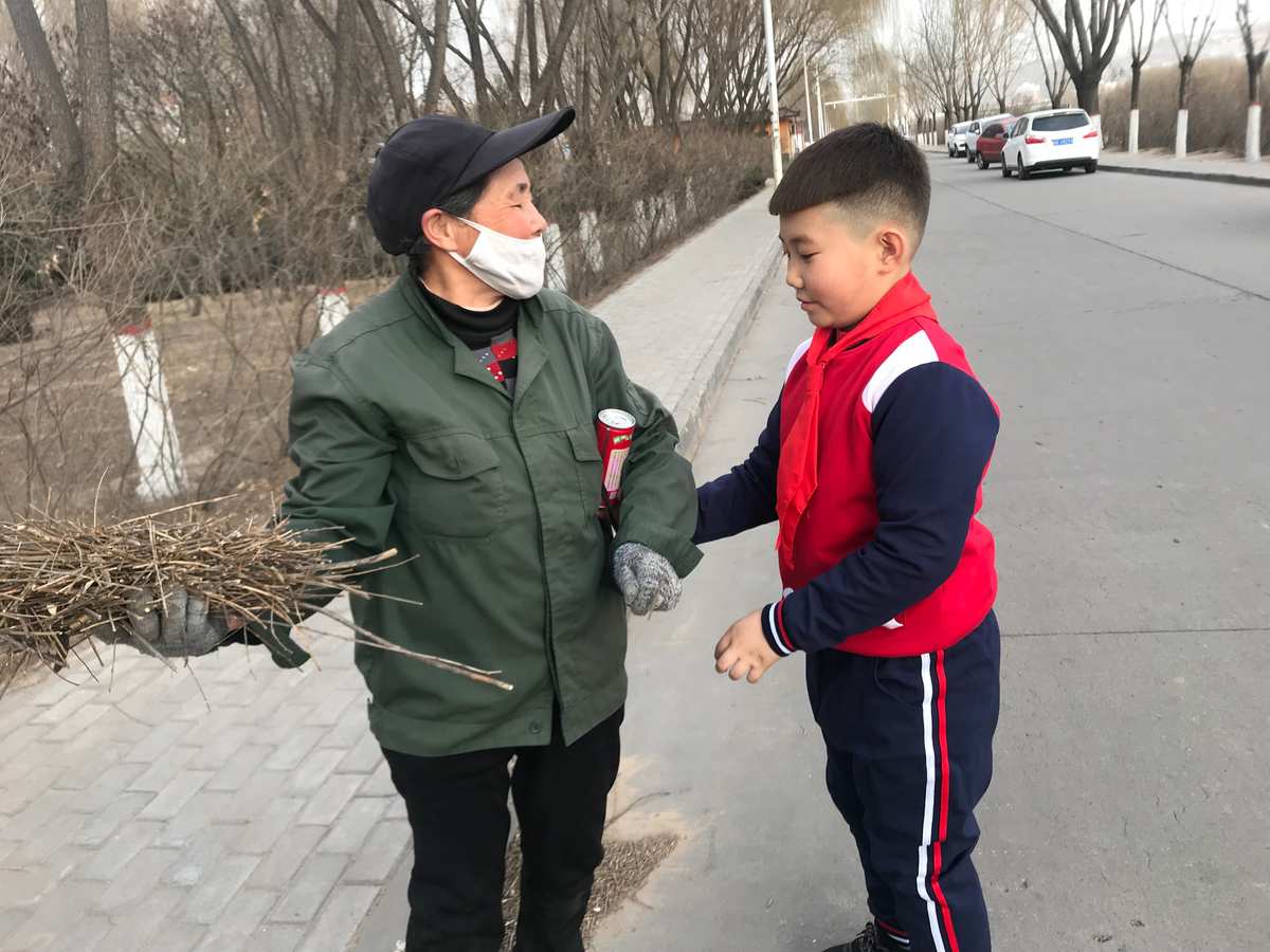 小學生學雷鋒作文_小學生學雷鋒作文_小學生學雷鋒作文