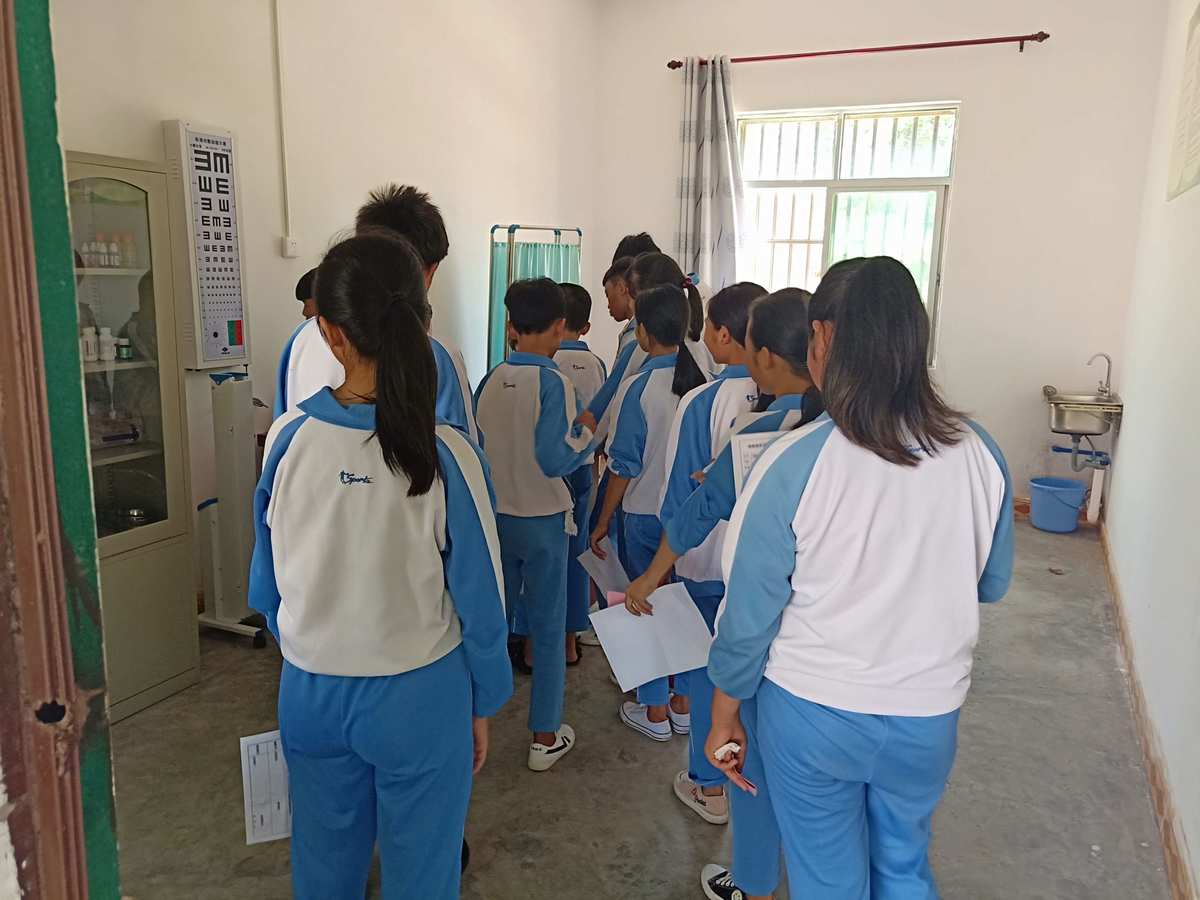 德威國際學校校服_德威國際學校創始人沈佳琪_德威國際學校