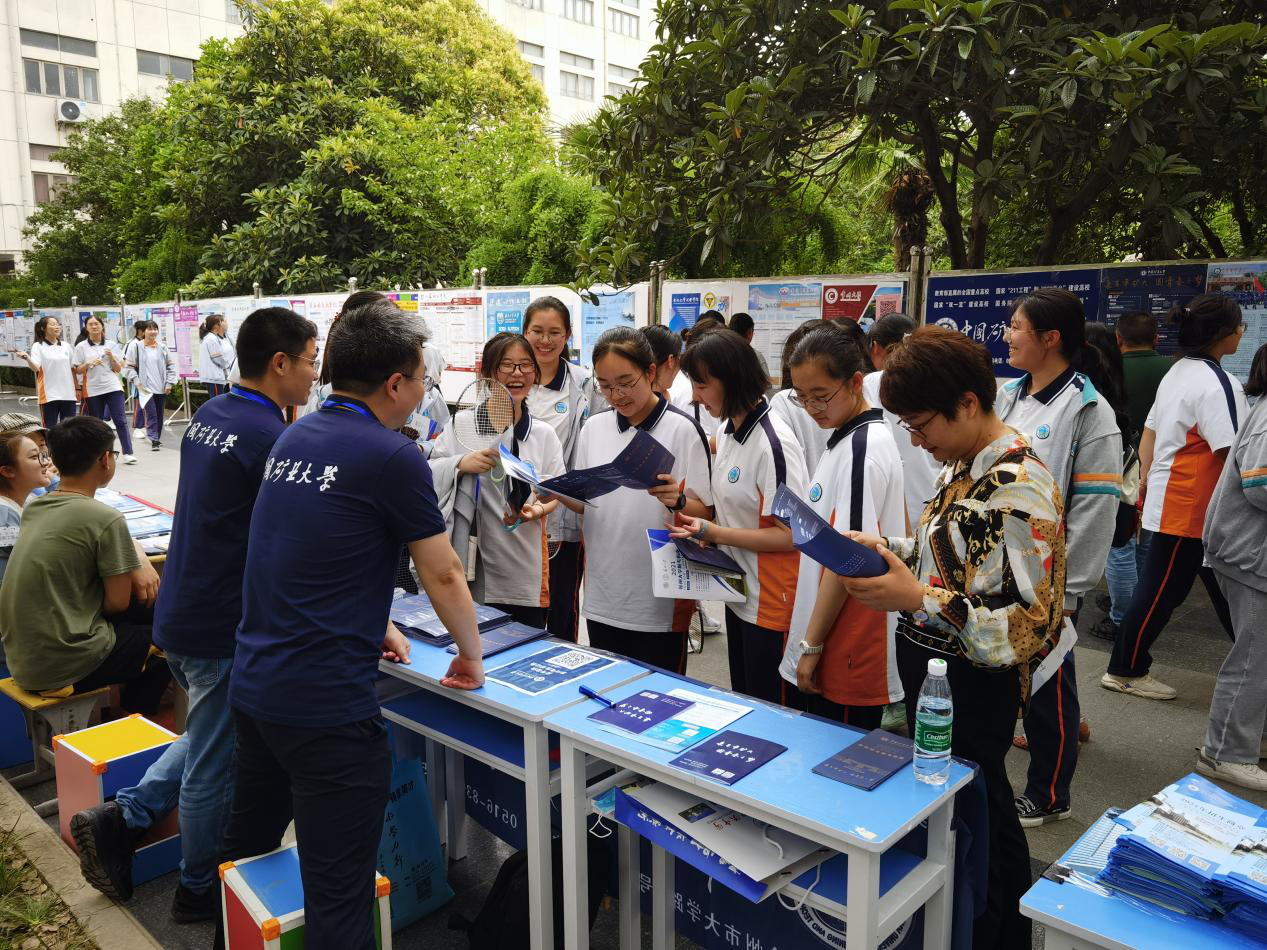 公費新加坡國立大學_新加坡公費留學_新加坡招收公費高中生