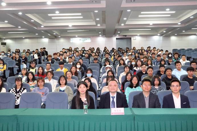 加拿大滑鐵盧大學的商科好嗎_加拿大商科排名_加拿大商科留學費用