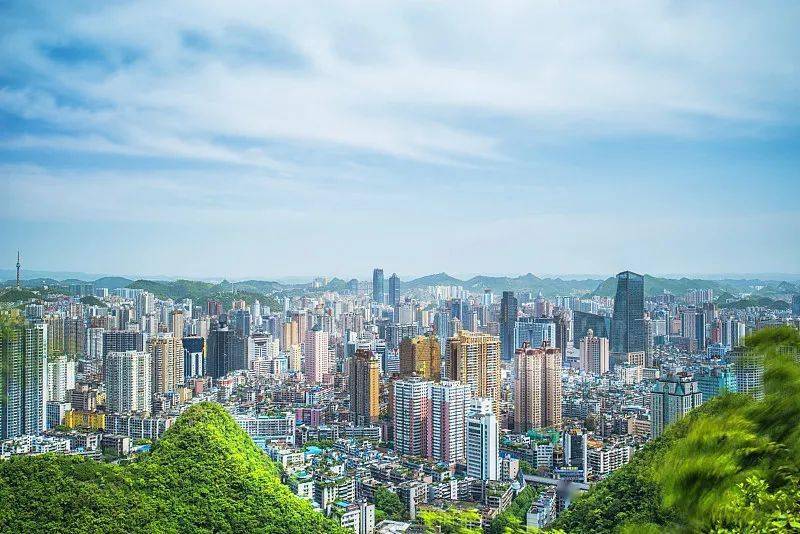 高鐵學校的學費_讀高鐵學費一年多少錢_高鐵學校學費多少錢