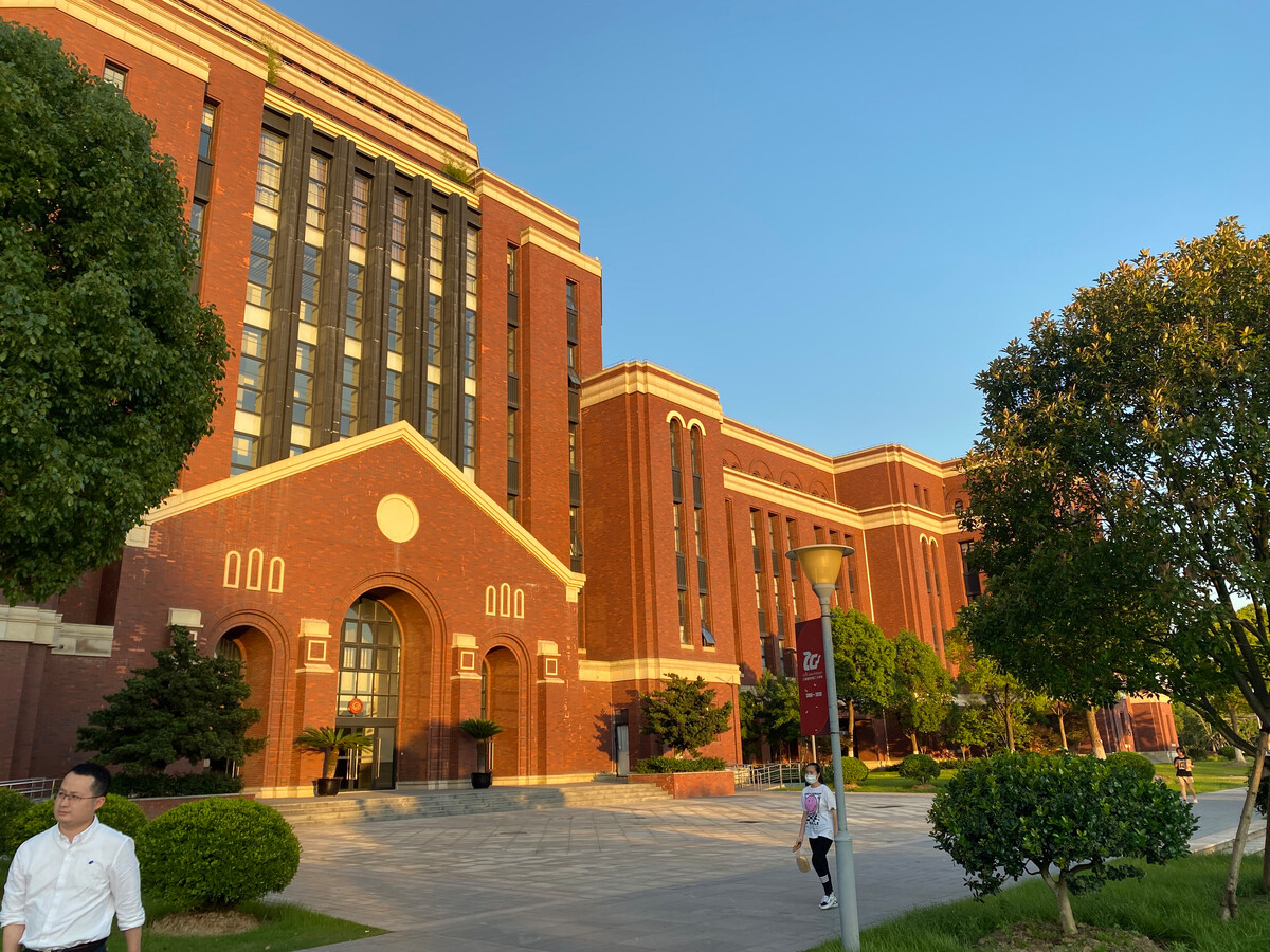 上海海事大學(xué)夜大_上海海事大學(xué)晚上可以出去嗎_上海海事大學(xué)晚歸