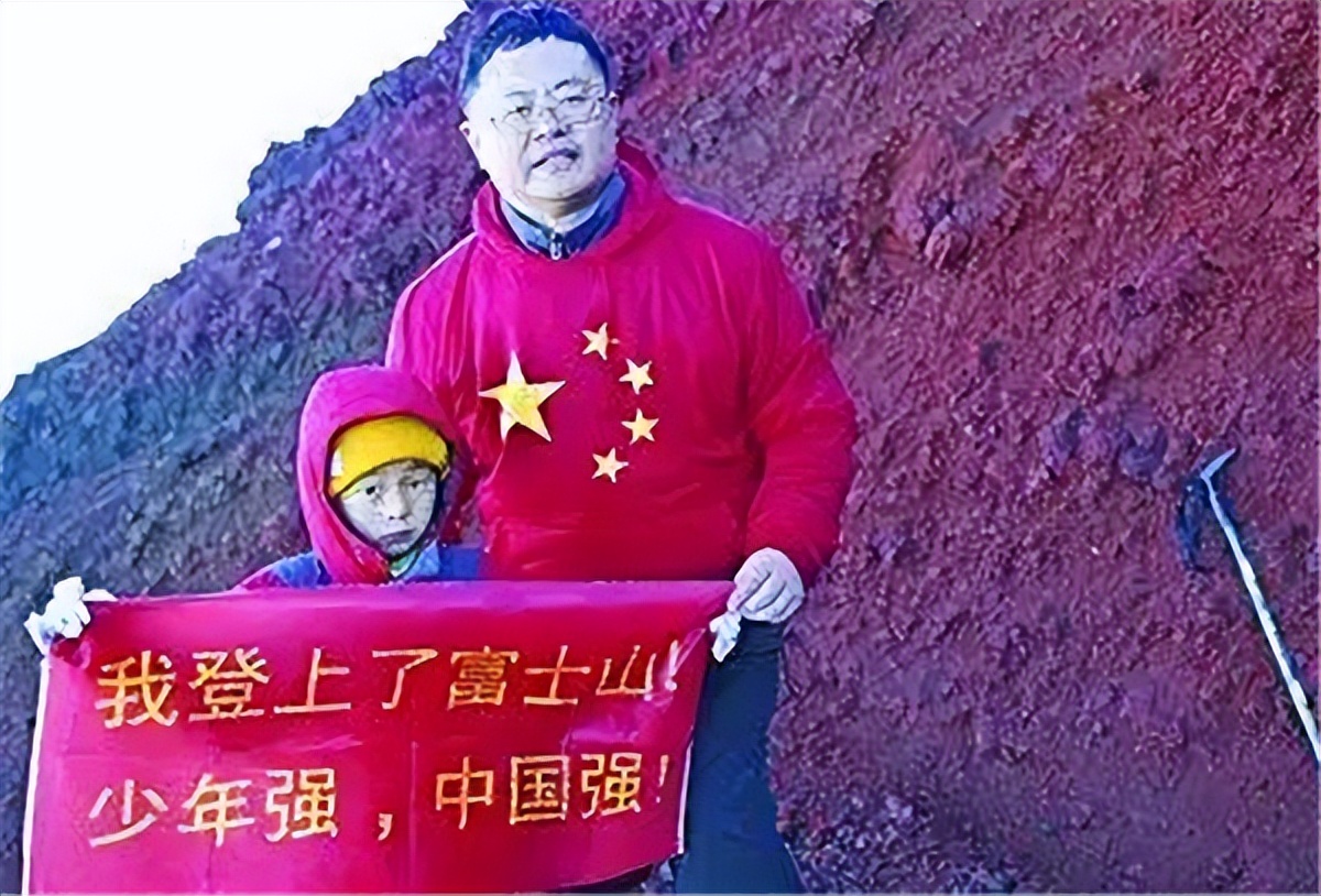 寫作業時候很文靜怎么辦_寫作業時候后背會靠在椅背上嘛_寫作業的時候H