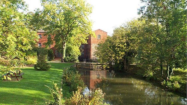 大學(xué)生4_大學(xué)內(nèi)留學(xué)_buckingham大學(xué)
