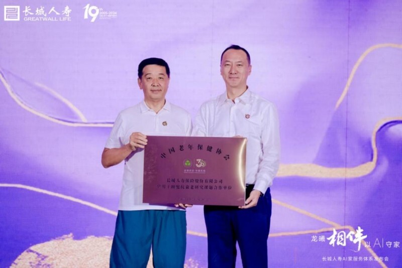 著名服裝設計師介紹_世界著名服裝設計師_服裝著名設計師中國
