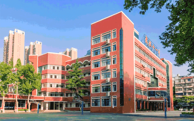 民辦學校的學費都用在哪里了_民辦的學費是一年還是一學期_民辦學校的學費一般多少錢