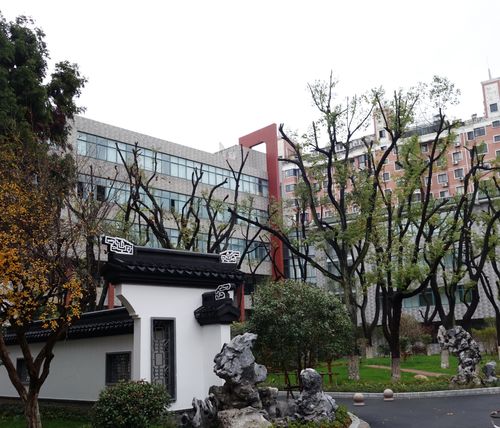 廈門湖濱中學排名_廈門湖濱中學校規_廈門市湖濱中學