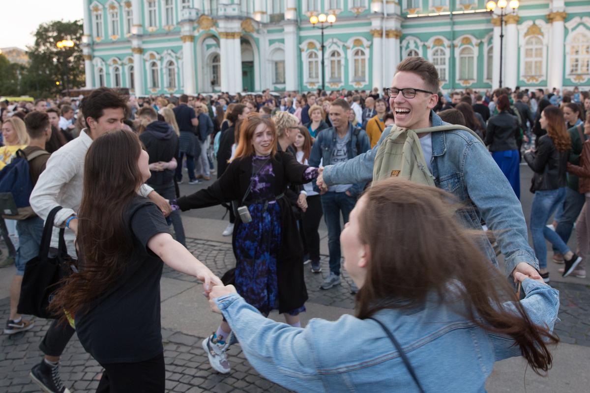 紅帆節(jié) 圣彼得堡 畢業(yè)生節(jié)_俄羅斯傳統(tǒng)節(jié)日