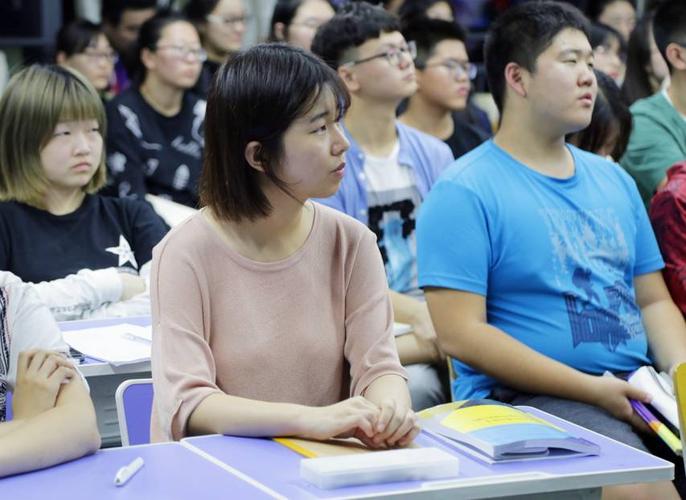 培諾學(xué)子收到布里斯托大學(xué)錄取通知書人數(shù)統(tǒng)計(jì)_布里斯托大學(xué)Andrew Harrison教授培諾教育宣講會_布里斯托大學(xué)英國排名