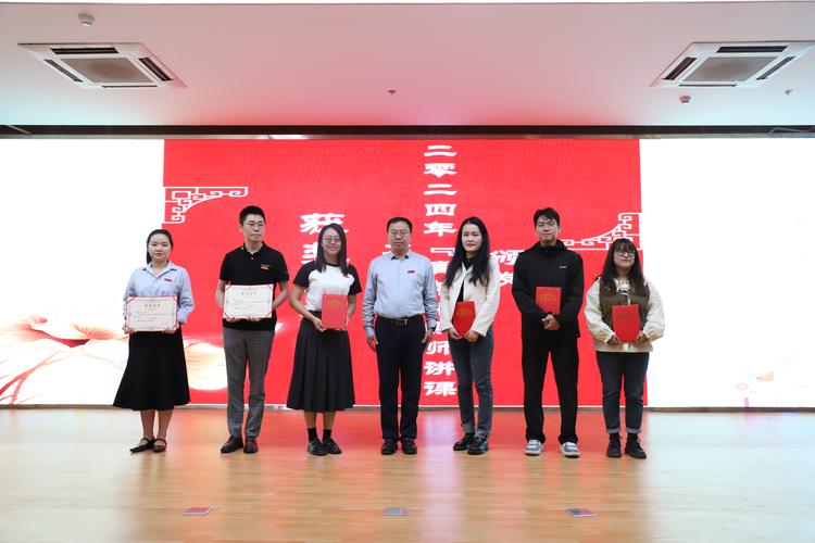 蒙納士大學預科課程介紹_昆明新東方_云南新東方蒙納士預科畢業典禮