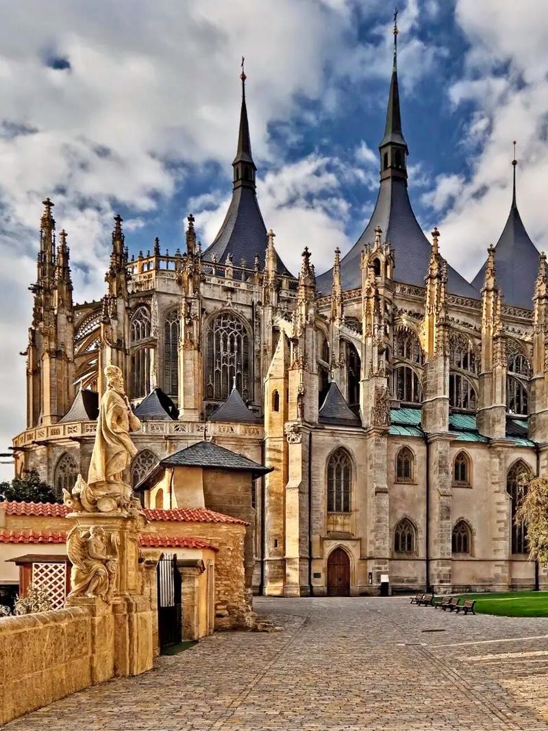 圣芭芭拉教堂_波西米亞王國銀城歷史_庫特納霍拉圣芭芭拉教堂