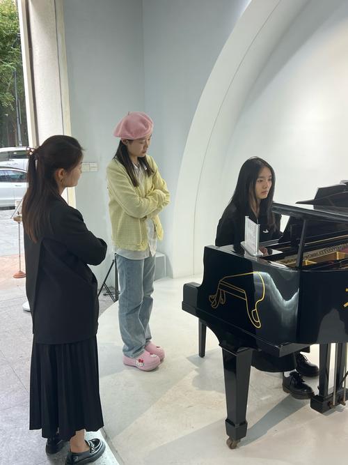 曼尼斯音樂學院鋼琴系教授_曼尼斯音樂學院研究生讀幾年_曼尼斯音樂學院