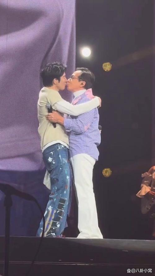 王力宏進軍好萊塢_成龍王力宏演唱會_王力宏成龍親密互動