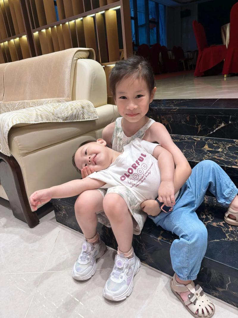 李湘王詩齡成長故事_天天向上李湘00后萌娃_天天向上王詩齡