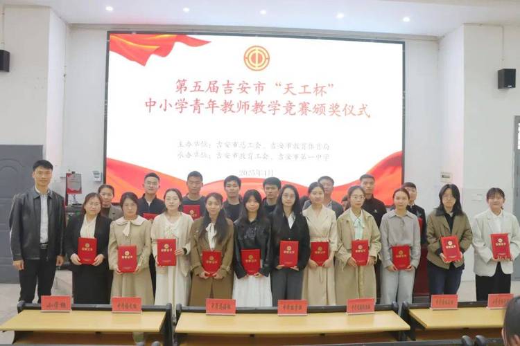 世外中小學骨干教師風采_世外中學名師團隊_世界外國語中學