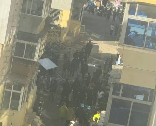 凌晨聽鬼故事頻道_鄰居聞到血腥氣報警_超短篇鬼故事